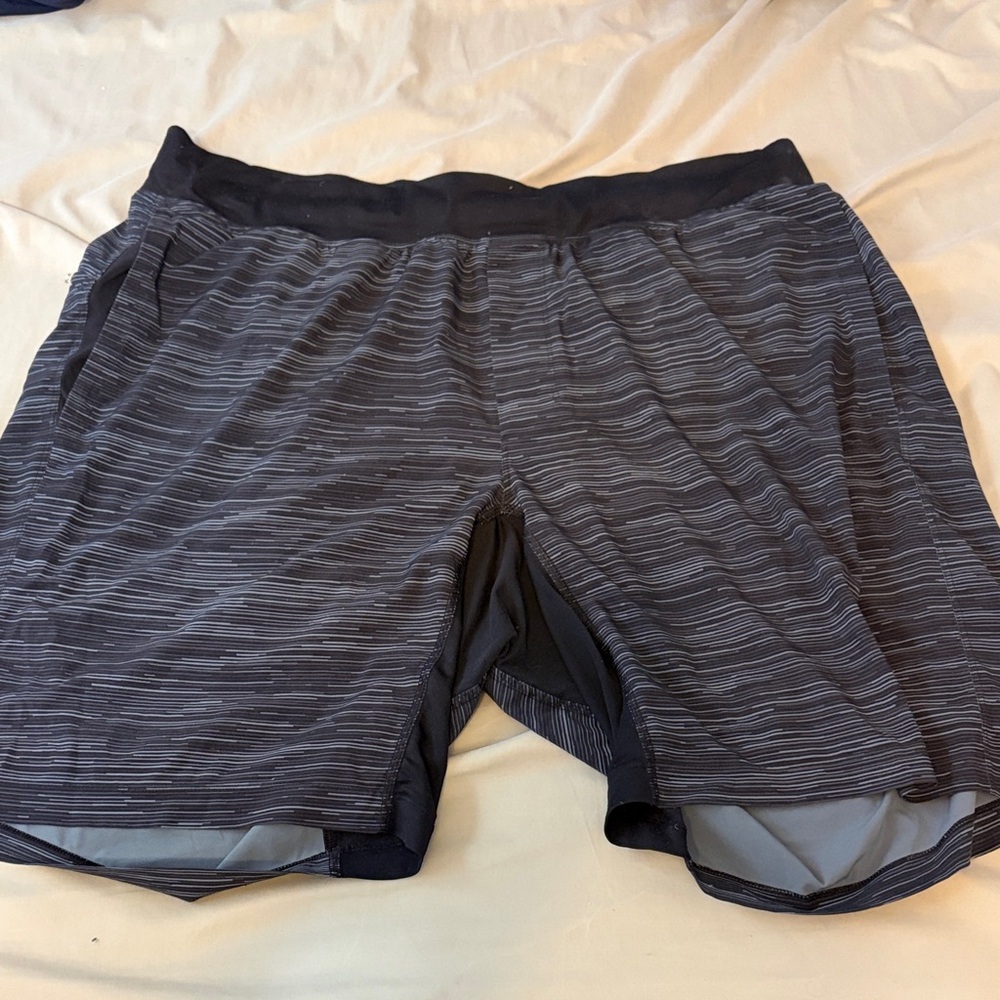 Lululemon Athletica Men's Gray Striped Athletic Shorts 9 inseam linerless